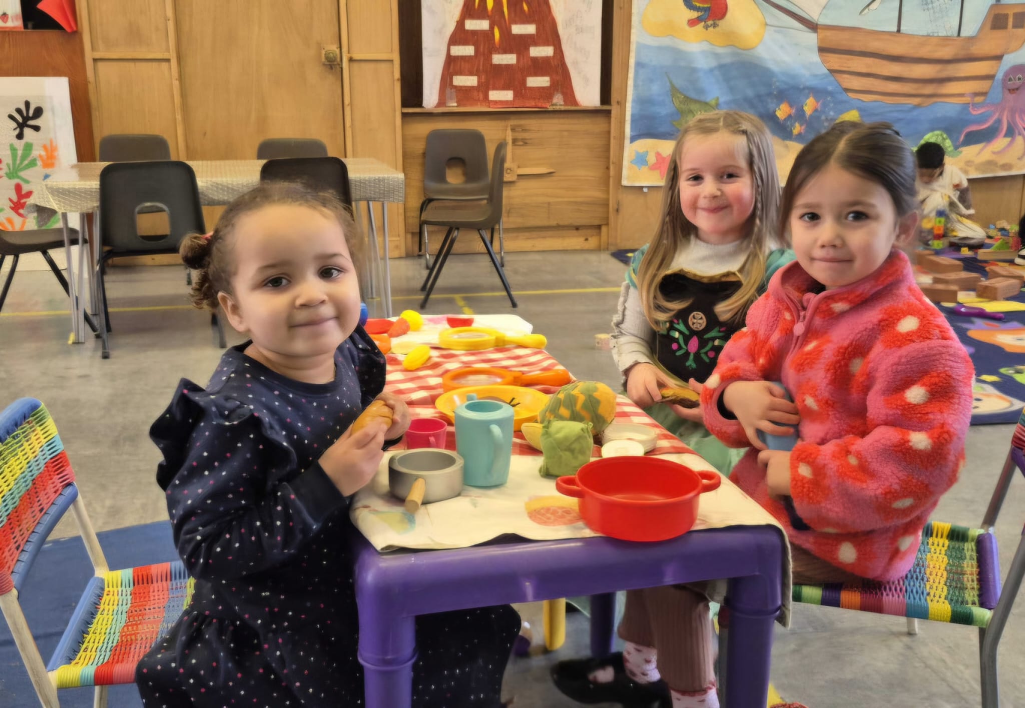 Toddlers at Busybees eating